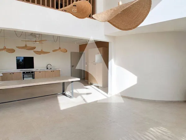 Maison 6 pièces 237 m²