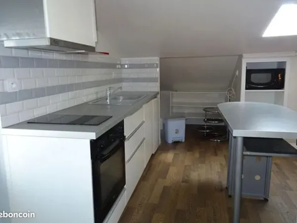 Studio meublé disponible