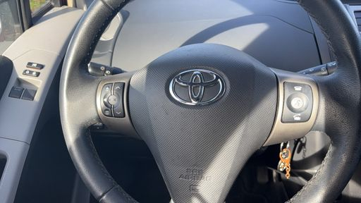 Toyota Yaris 1.0 VVT-i 69 - Confort Pack – 2011 – 83603 km – Essence – Boîte Manuelle — photo 12