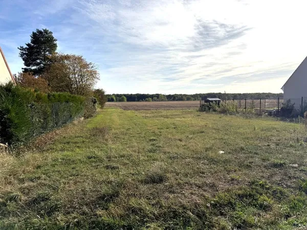 Terrain à bâtir de 574 m² à LES BREVIAIRES (78)