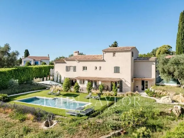 Maison 9 pièces 313 m²