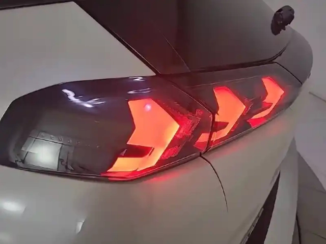 Peugeot 2008 puretech 130 s&amp;s eat8 — photo 17