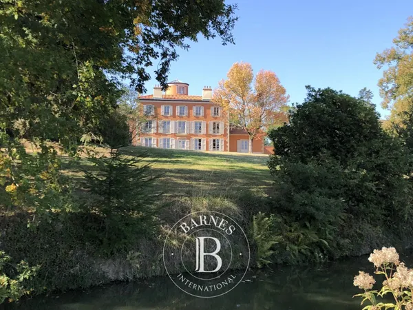 PROPRIÉTÉ CARACTÈRE DU XVIIIe, VASTE DOMAINE, ÉTANG & SOURCES - PISCINE