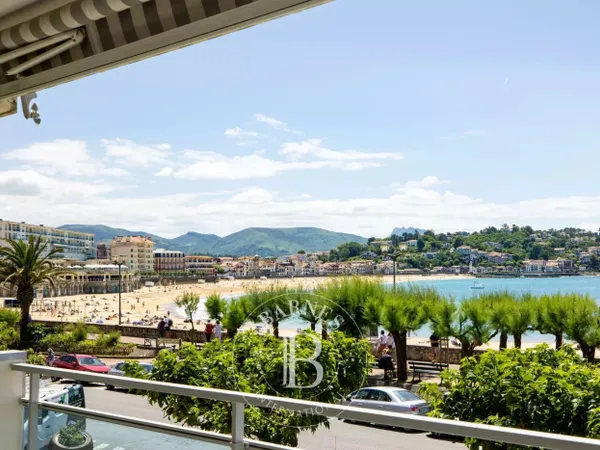 SAINT JEAN DE LUZ, APPARTEMENT FACE A LA BAIE