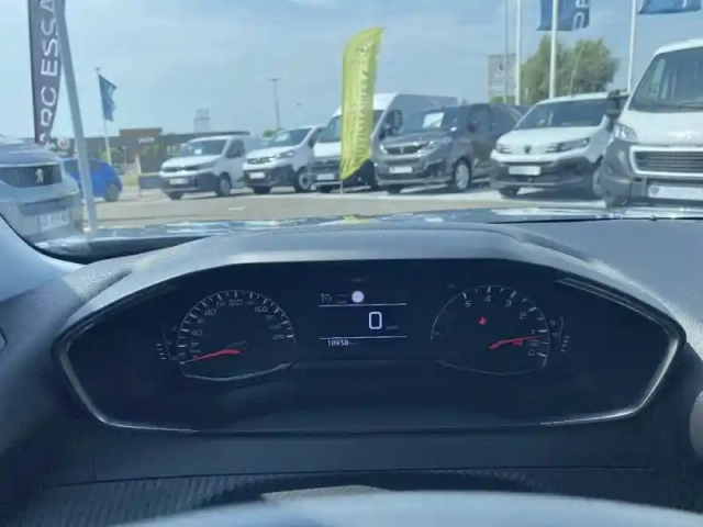 Peugeot 2008 puretech 100 s&amp;s bvm6 — photo 30
