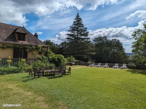 Domaine de caractère Périgord Noir sur 21 ha - Gîte en activité + étang & piscine