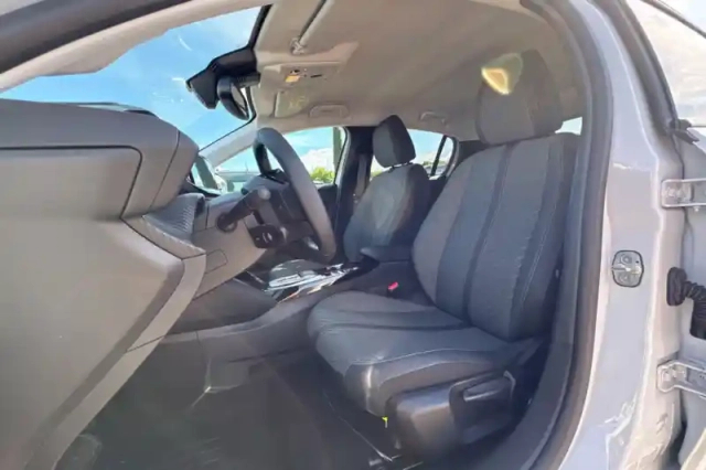 Peugeot 208 electrique 50 kwh 136ch — photo 9