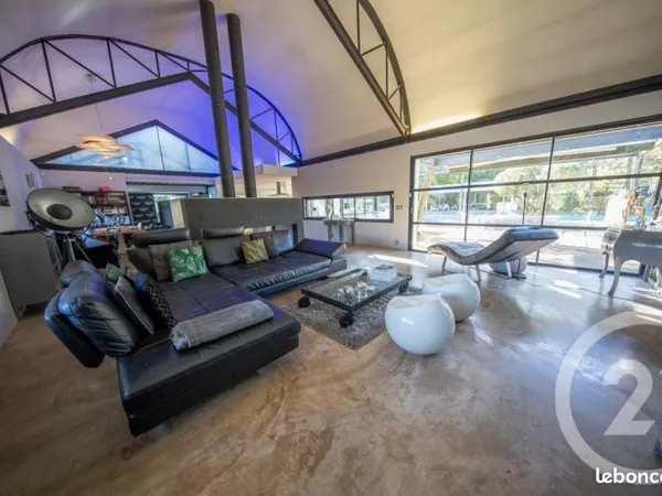 Maison 6 pièces 208 m²