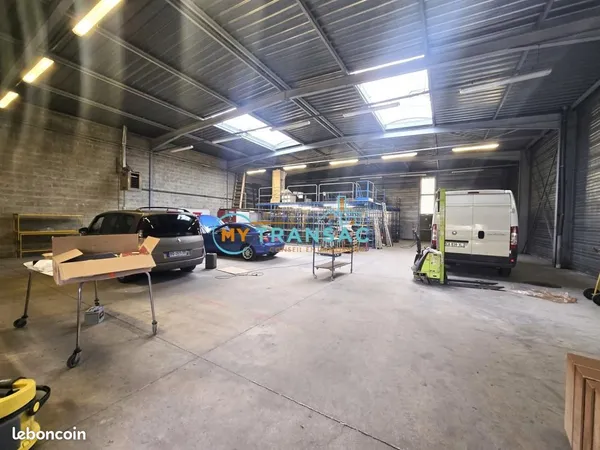 Local industriel 560 m²