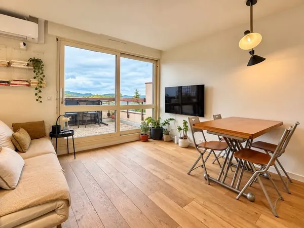 Talloires (74) - T2 bis meublé de 42 m² en triplex, deux balcons vue lac