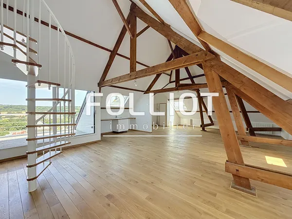 A Vendre Appartement de charme style loft ? Dernier étage ? Terrasse et vue dégagée ? Coeur de Barne