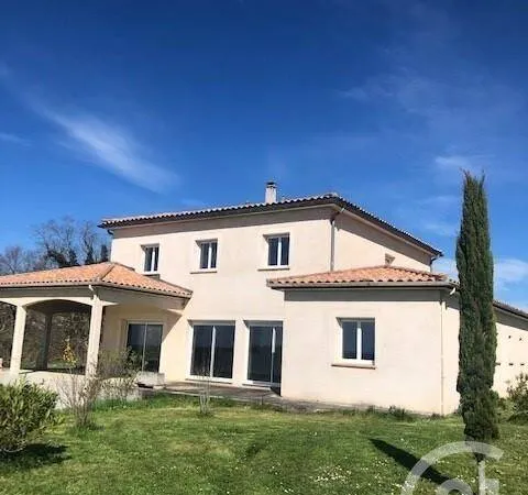 Maison 9 pièces 235 m²