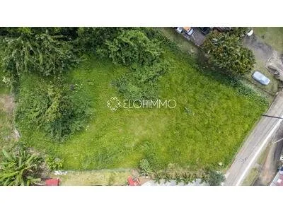 VIDÉO - Beau terrain à bâtir de 1481 m²