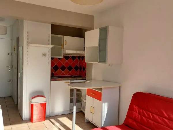 STUDIO MEUBLÉ LUMINEUX AVEC PARKING - IDÉAL ÉTUDIANT(E) - ROUEN chauffage compris