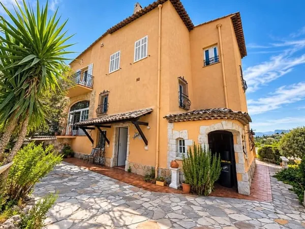 Maison 4 pièces 248 m²
