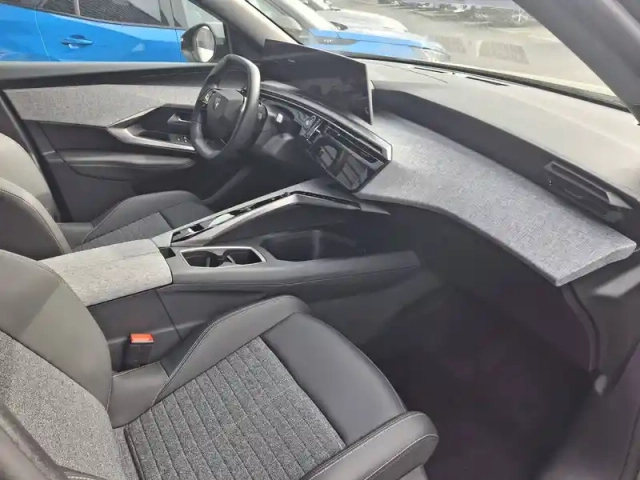 Peugeot 3008 hybrid 136 e-dcs6 — photo 18