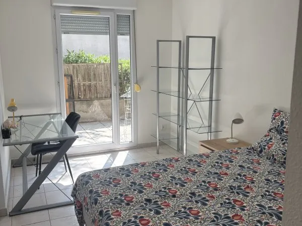 Loue appartement de 45 m2 +terrasse 22 m2 Avignon proche centre-ville 750 € loyer