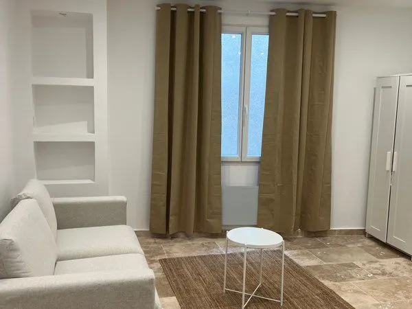 Studio de 36 m2 rénové à neuf - à proximité de la mairie