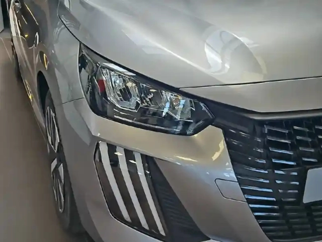 Peugeot 208 turbo 100 ch bvm6 — photo 37