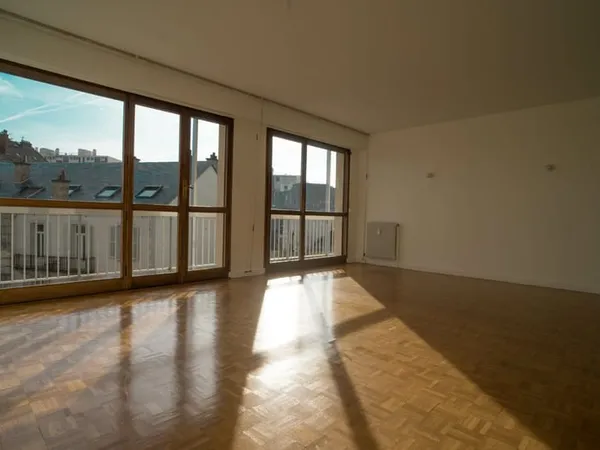 Spacieux T4 d'angle - secteur POSTE-GAMBETTA