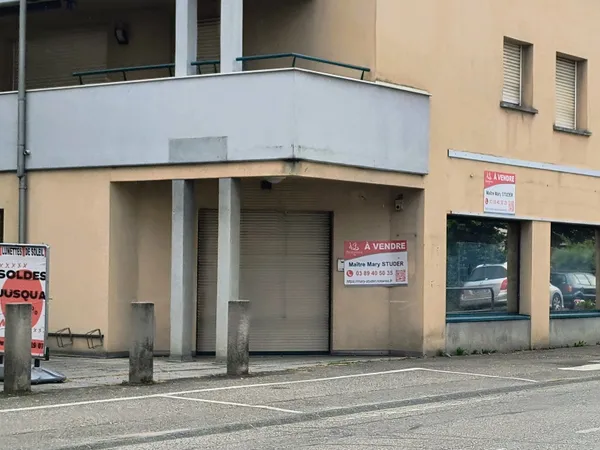 Local commercial 220 m²