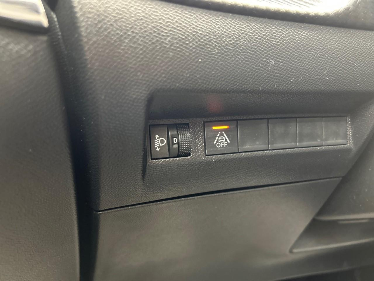 Peugeot 208 puretech 100 s&s bvm6 style — photo 21