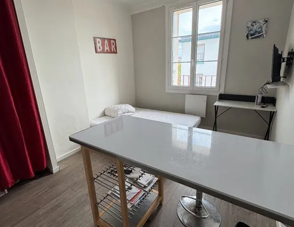 STUDIO MEUBLE proche tram