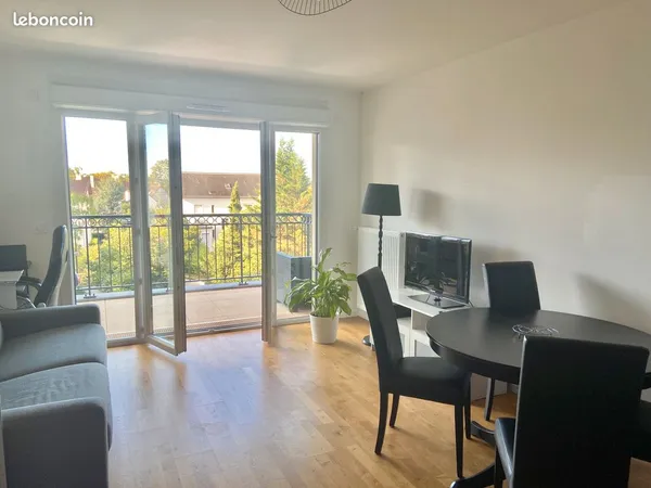 T3 MEUBLÉ 62 m² AVEC TERRASSE SUD, PARKING - CENTRE-VILLE, RER A À 6 MINUTES