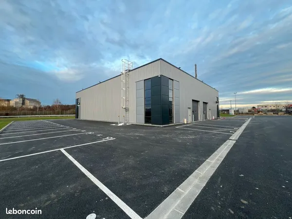 LOCAL D'ACTIVITE 263 m² LE MESNIL EN THELLE