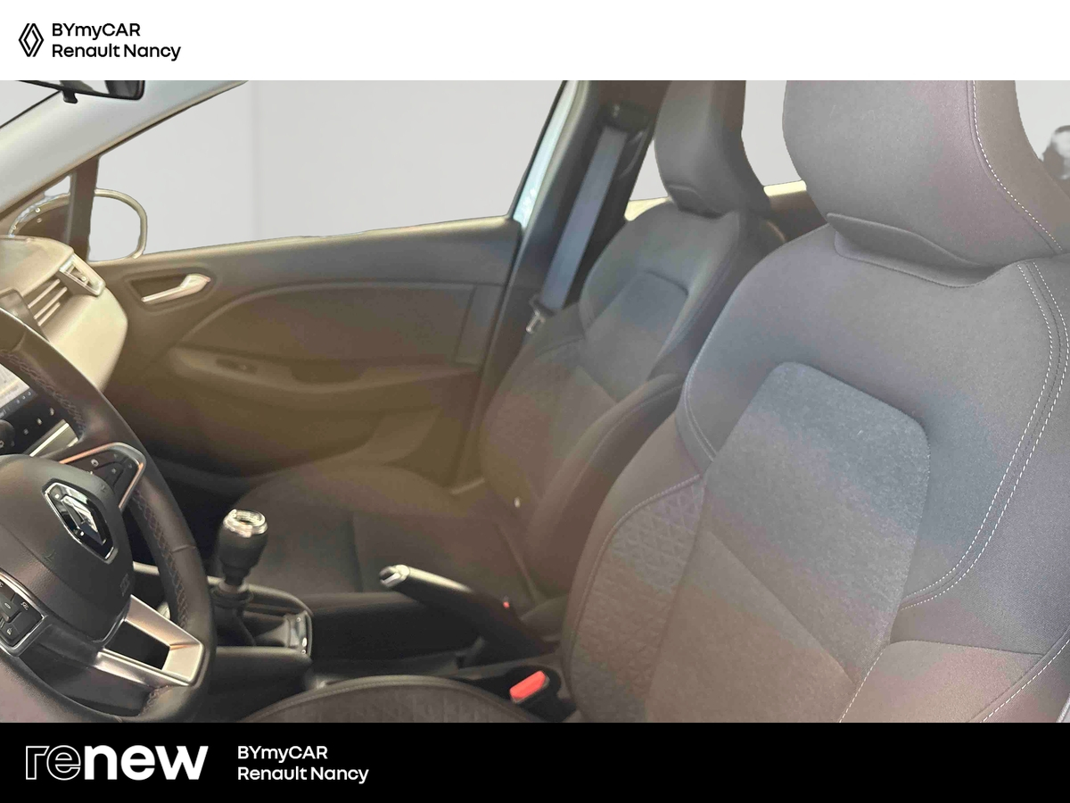 Renault Clio TCe 90 — photo 11