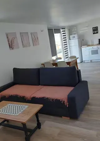 Grand T1 bis rénové de 48 m² toutes charges comprises