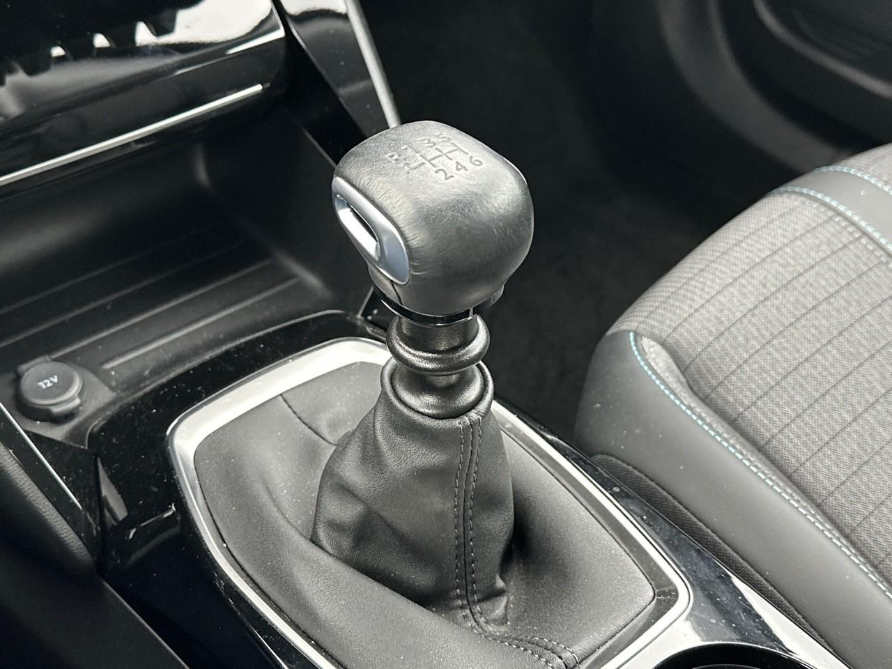 Peugeot 2008 puretech 130 s&s bvm6 allure — photo 30
