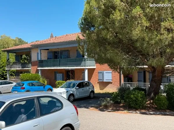 Naïlloux Appartement T2 40m2 avec Terrasse 4,6 m2 au 1 étage dans écrin de verdures