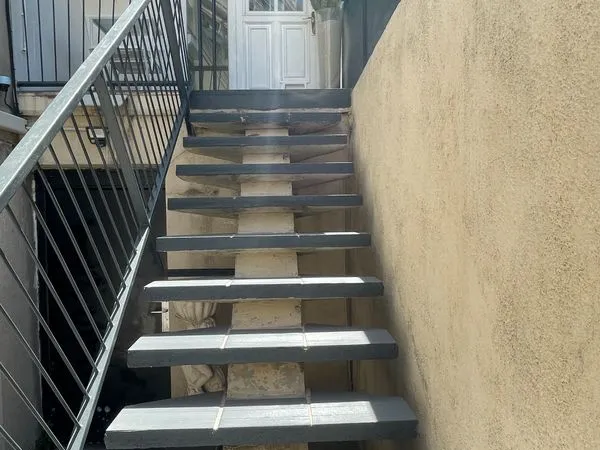 Marseille 8ème. Appartement atypique