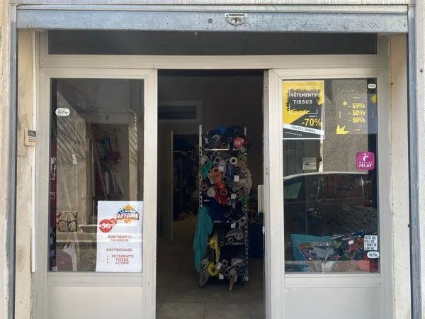 Cession Fonds de Commerce Tissus & Déstockage "Clé en Main" - Tarascon (64 m²)