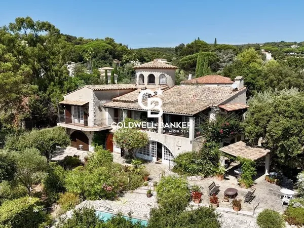ÉLÉGANTE BASTIDE PROVENÇALE Au coeur du Golf de Beauvallon  Grim
