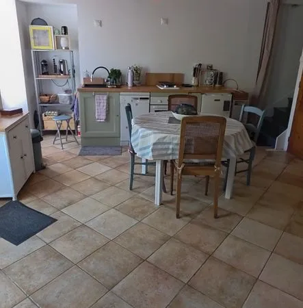 Maison en pierre au calme avec vue dégagée