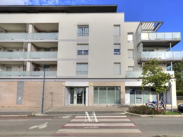 À VENDRE BEL APPARTEMENT T3 AVEC TERRASSE ET PARKING SÉCUR