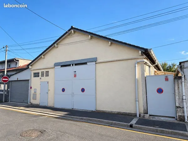 Entrepôt / local d'activité 440 m² - ERP - Cour extérieure