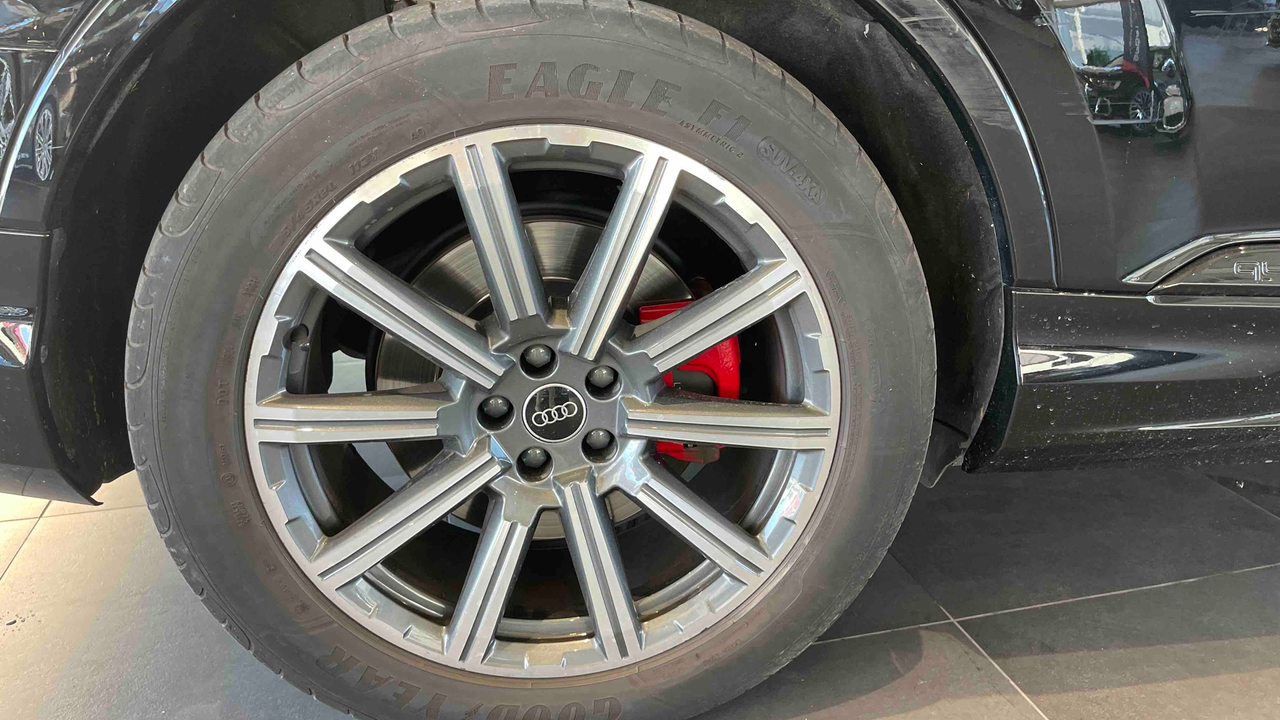 Audi Q7 60 TFSI e 462 Tiptronic 8 Quattro — photo 23