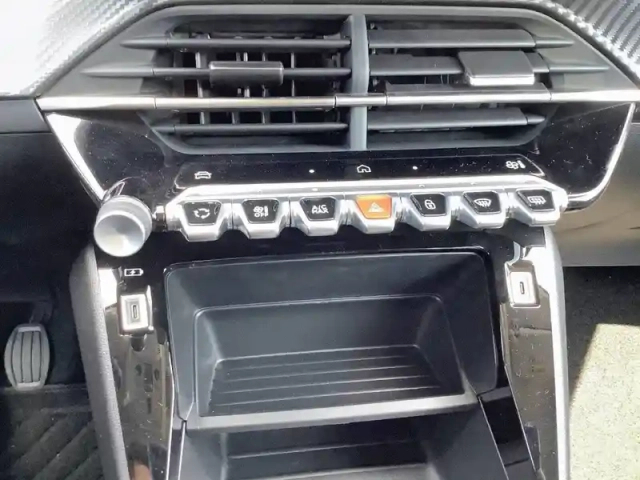 Peugeot 208 turbo 100 ch bvm6 — photo 21