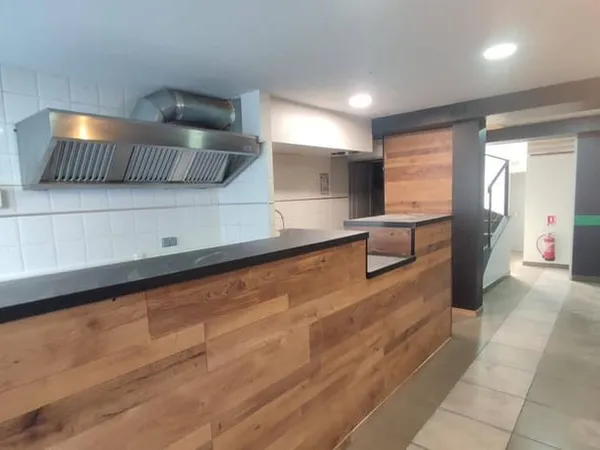 Local commercial 1 pièce 62 m²