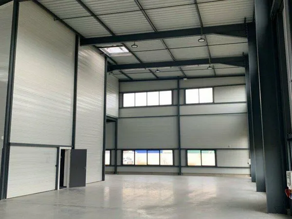 Local d'activité 298 m²