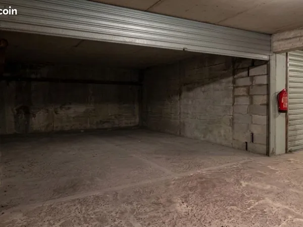 EXCLUSIF PARIS 20 - BOX DOUBLE 20m² -RENTA 6.2%