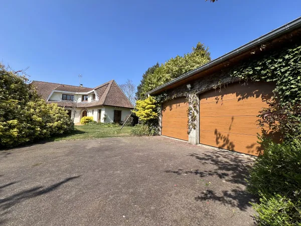 Maison 9 pièces 243 m²