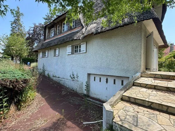 Maison chaumière piscine