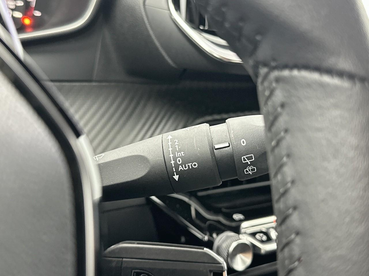 Peugeot 2008 puretech 100 s&s bvm6 active — photo 18