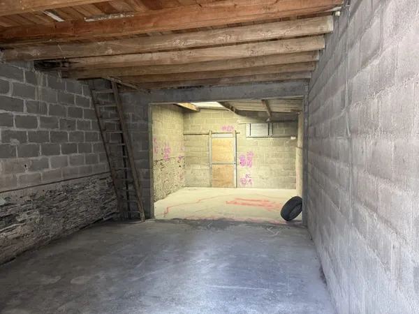 LOCAL DE STOCKAGE/GARAGE A LOUER ANGERS