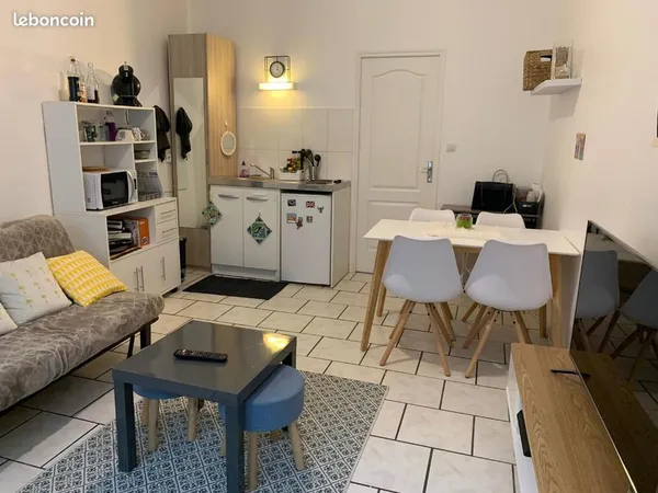 F2 rdc centre le bugue --> libre septembre