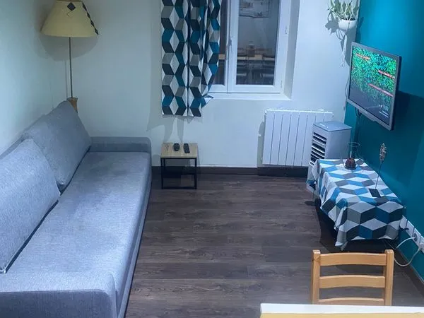 Location F2 Meublé Longue durée/ Collocation possible de 2 personnes constituées